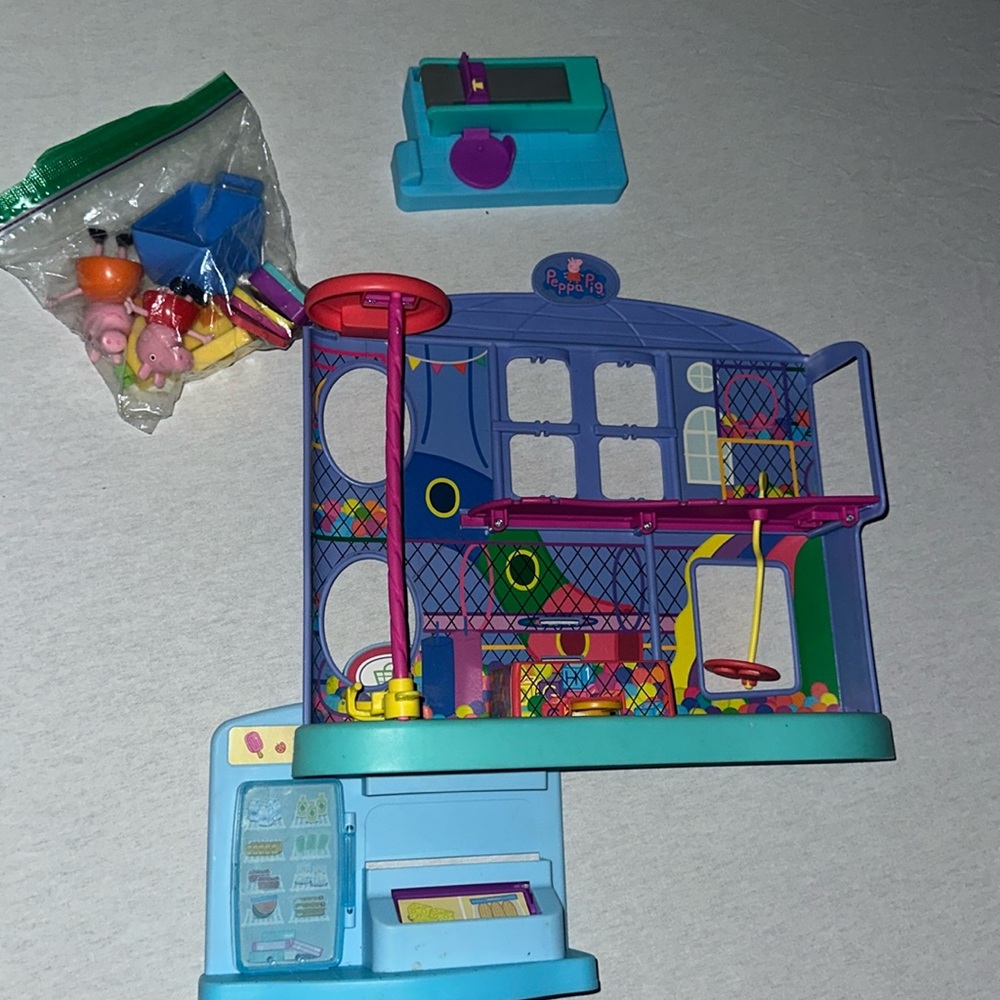 Collectible Peppa Pig Action Figures & Play-set.